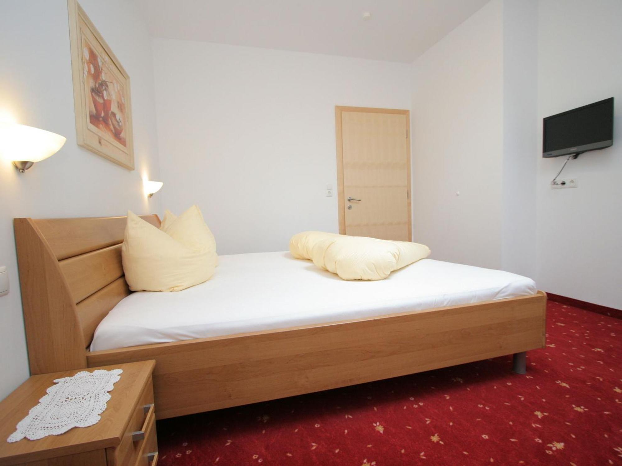 Charming Apartment In Uderns With Balcony Bagian luar foto