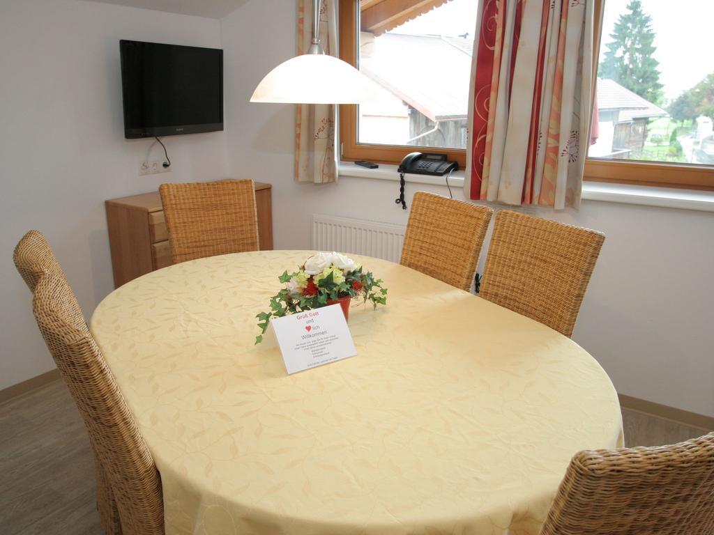 Charming Apartment In Uderns With Balcony Bagian luar foto